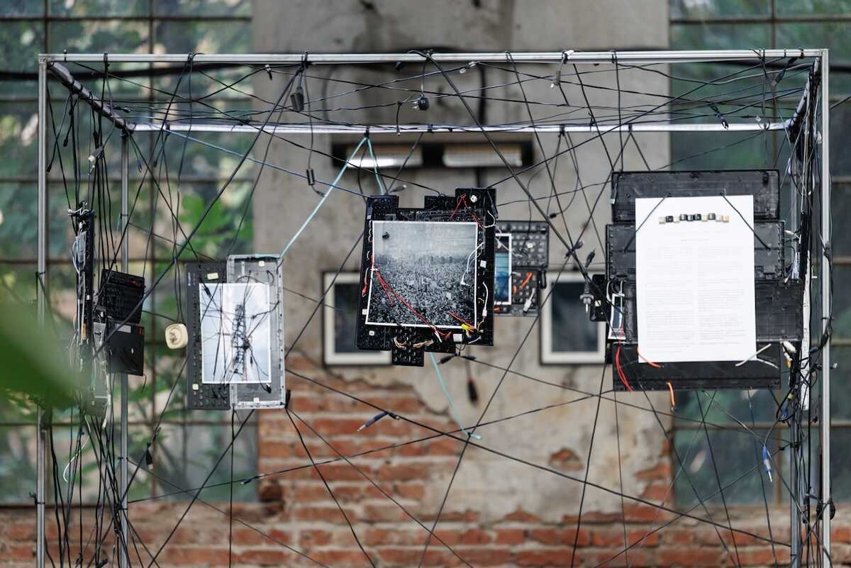 Wirescapes: Connected With the Urban Fabric (Reprise) exhibition view 5